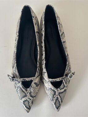 NEW Rebecca Minkoff Snake White Black Leather Pointed Toe Buckle Flats, Sz 7.5M